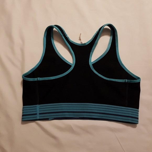 Under Armour sports bra vguc - Picture 2 of 2